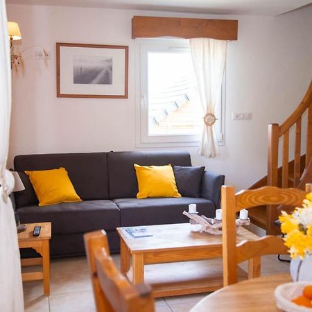 Village De Gites Les Chalets De L'Aubrac Омон-Обрак Екстериор снимка