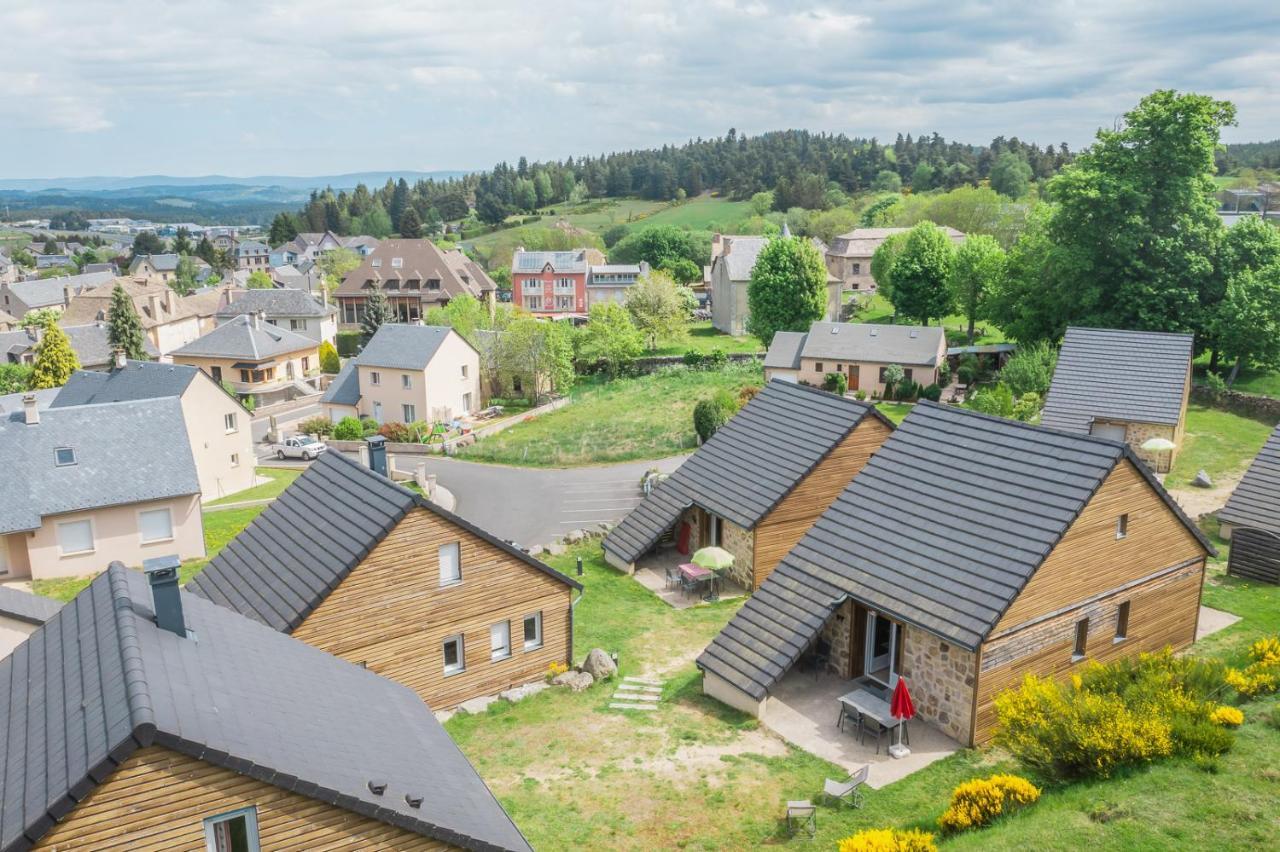 Village De Gites Les Chalets De L'Aubrac Омон-Обрак Екстериор снимка