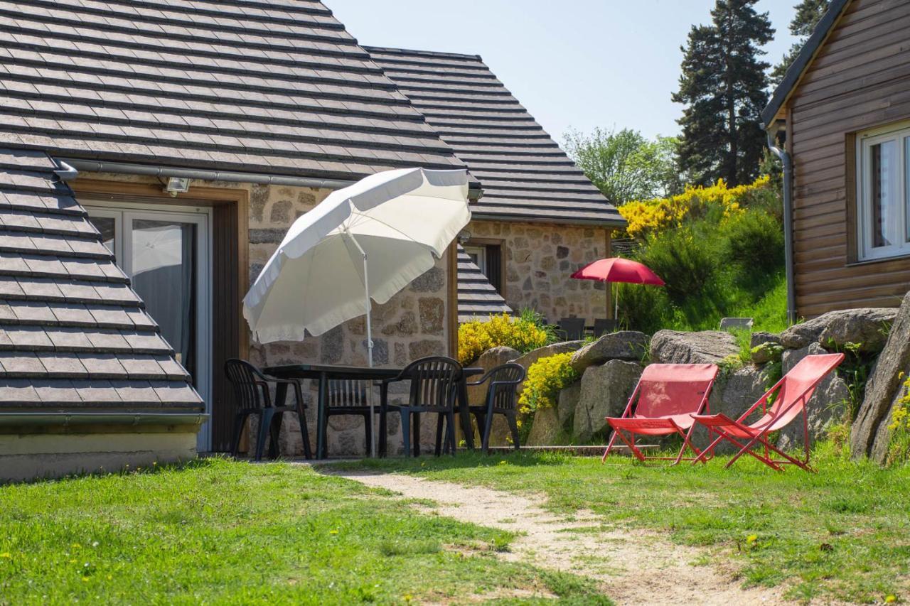 Village De Gites Les Chalets De L'Aubrac Омон-Обрак Екстериор снимка