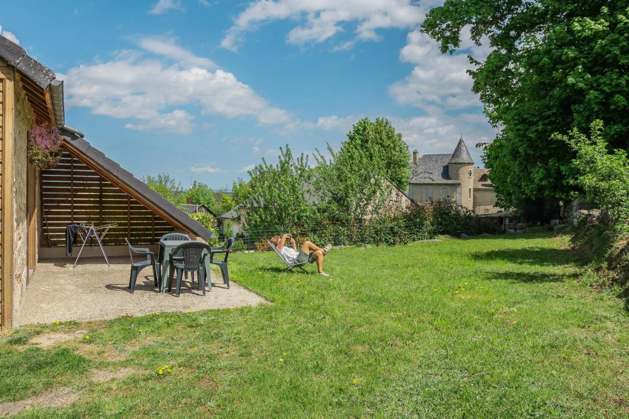 Village De Gites Les Chalets De L'Aubrac Омон-Обрак Екстериор снимка