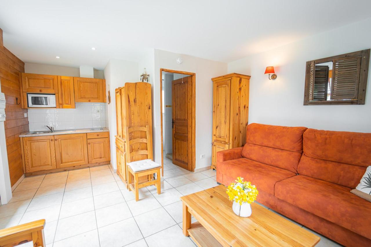 Village De Gites Les Chalets De L'Aubrac Омон-Обрак Екстериор снимка