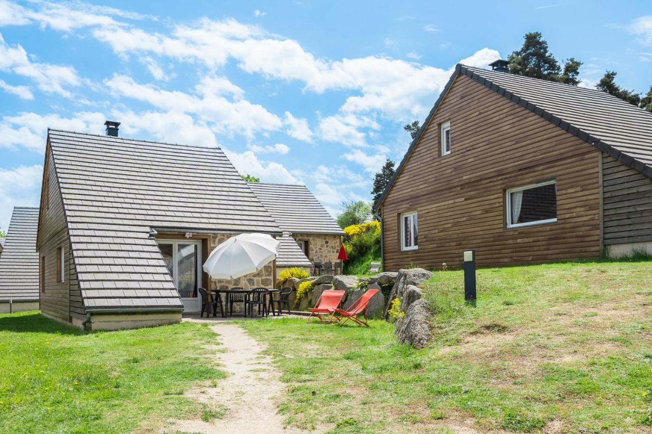 Village De Gites Les Chalets De L'Aubrac Омон-Обрак Екстериор снимка